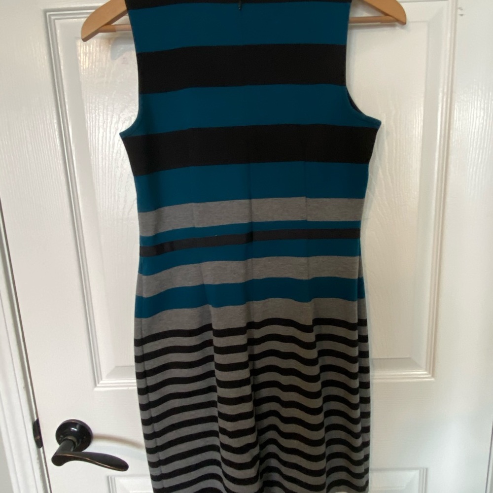 Beautiful Dress! - Picture 3 of 3